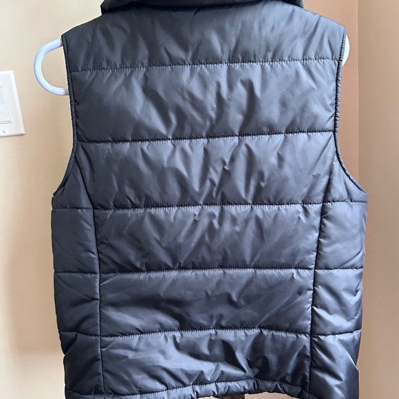 Smart Set ladies puffy vest. - Picture 2 of 7